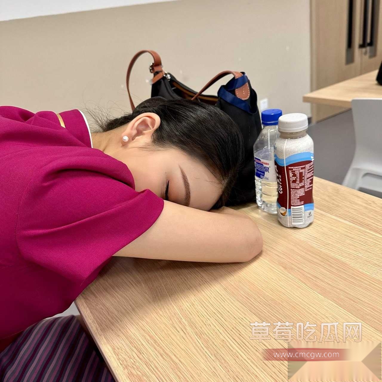 又一位南航的空姐下海了 1
