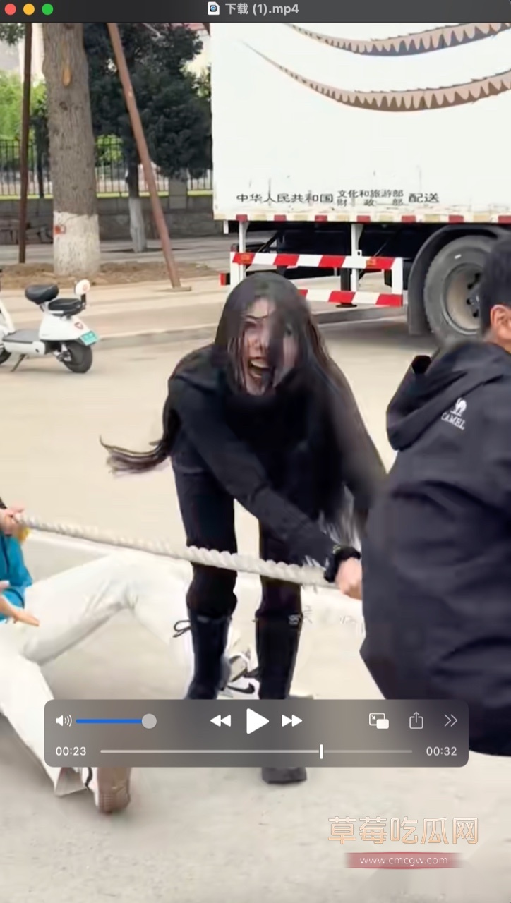 西北师范大学拔河黑衣服小姐姐7.jpg 西北师范大学拔河黑衣服小姐姐7.jpg