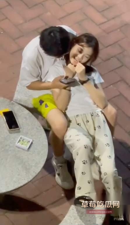 偷拍高中小情侣 2 偷拍高中小情侣 2
