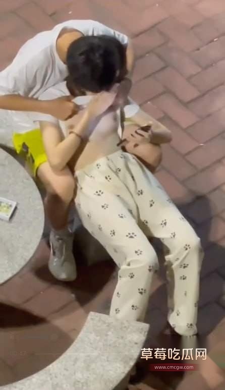 偷拍高中小情侣 3 偷拍高中小情侣 3