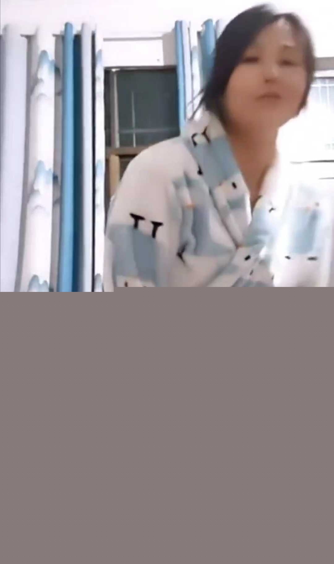 一边嗑瓜子一边还用道具自慰 5