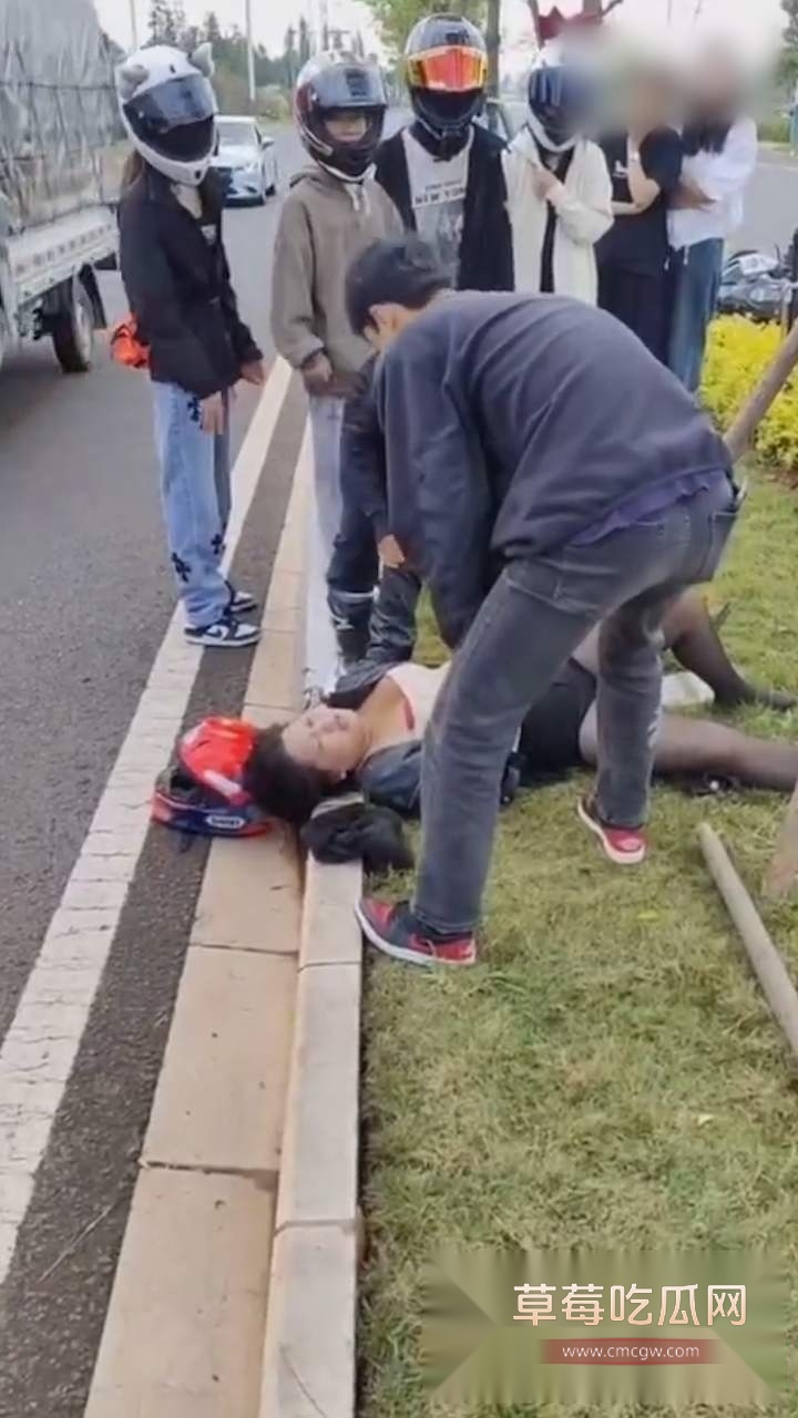 云南网红小姨妈摔车 4 云南网红小姨妈摔车 4