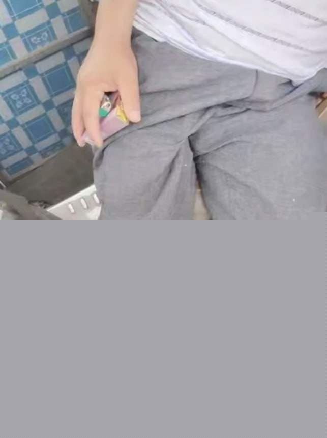 妖媚婷儿户外勾引老头 5