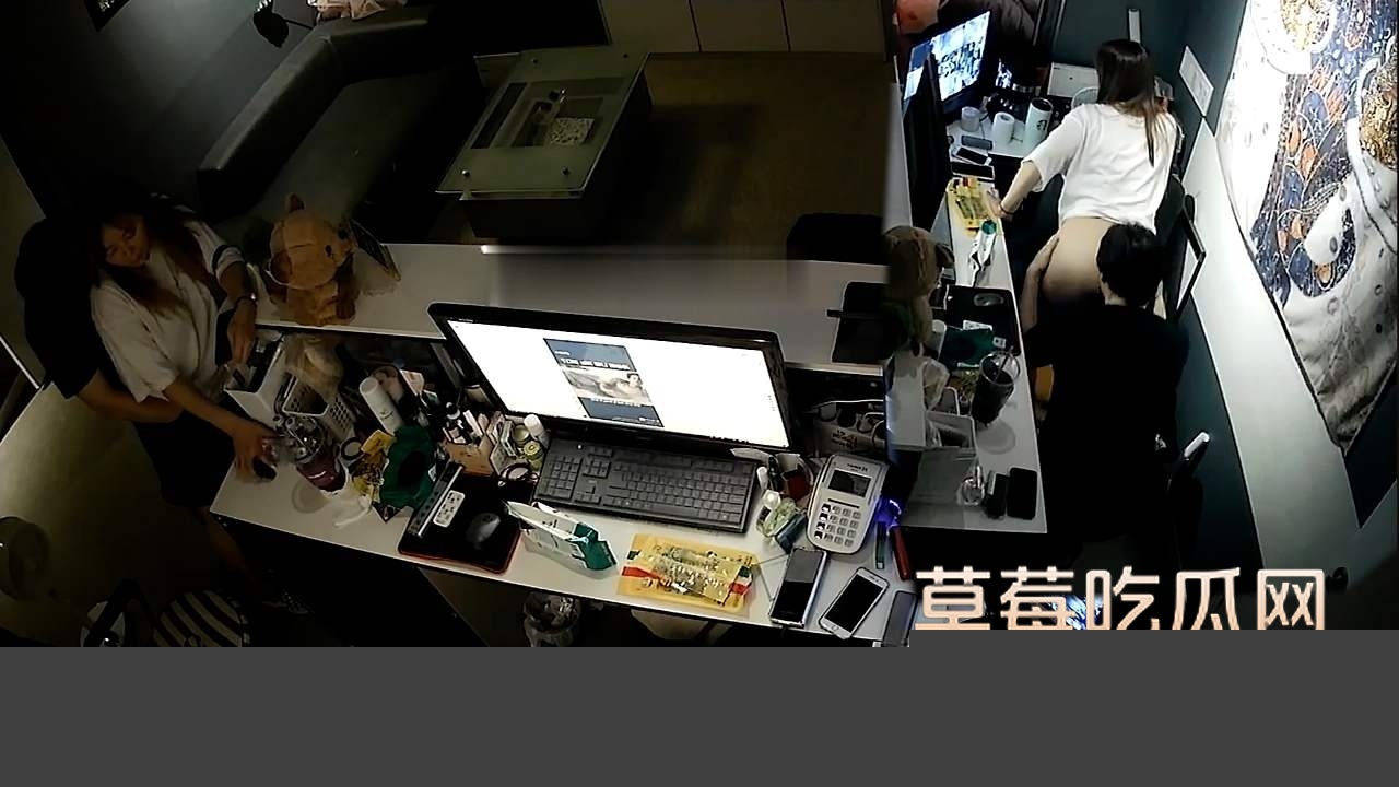老板和职员看片 1 老板和职员看片 1