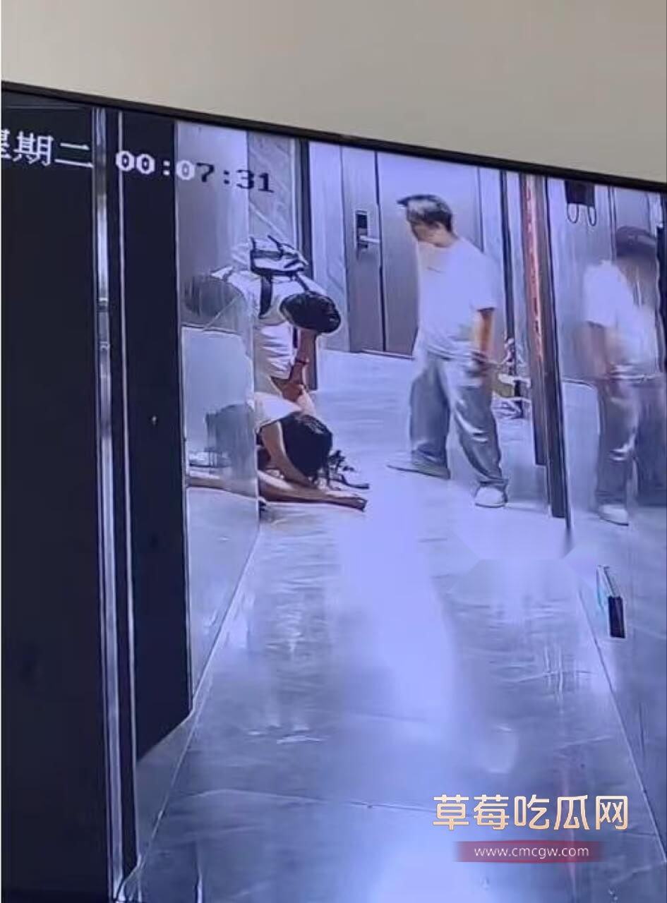 520女孩被迷奸1.jpg 520女孩被迷奸1.jpg