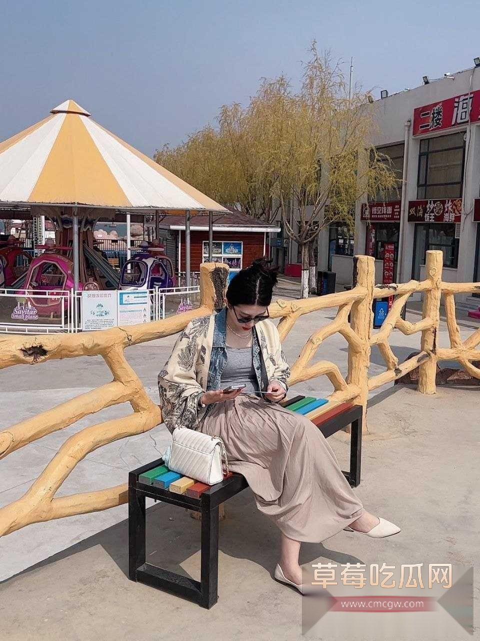 爱妻YY露出福利 11 爱妻YY露出福利 11