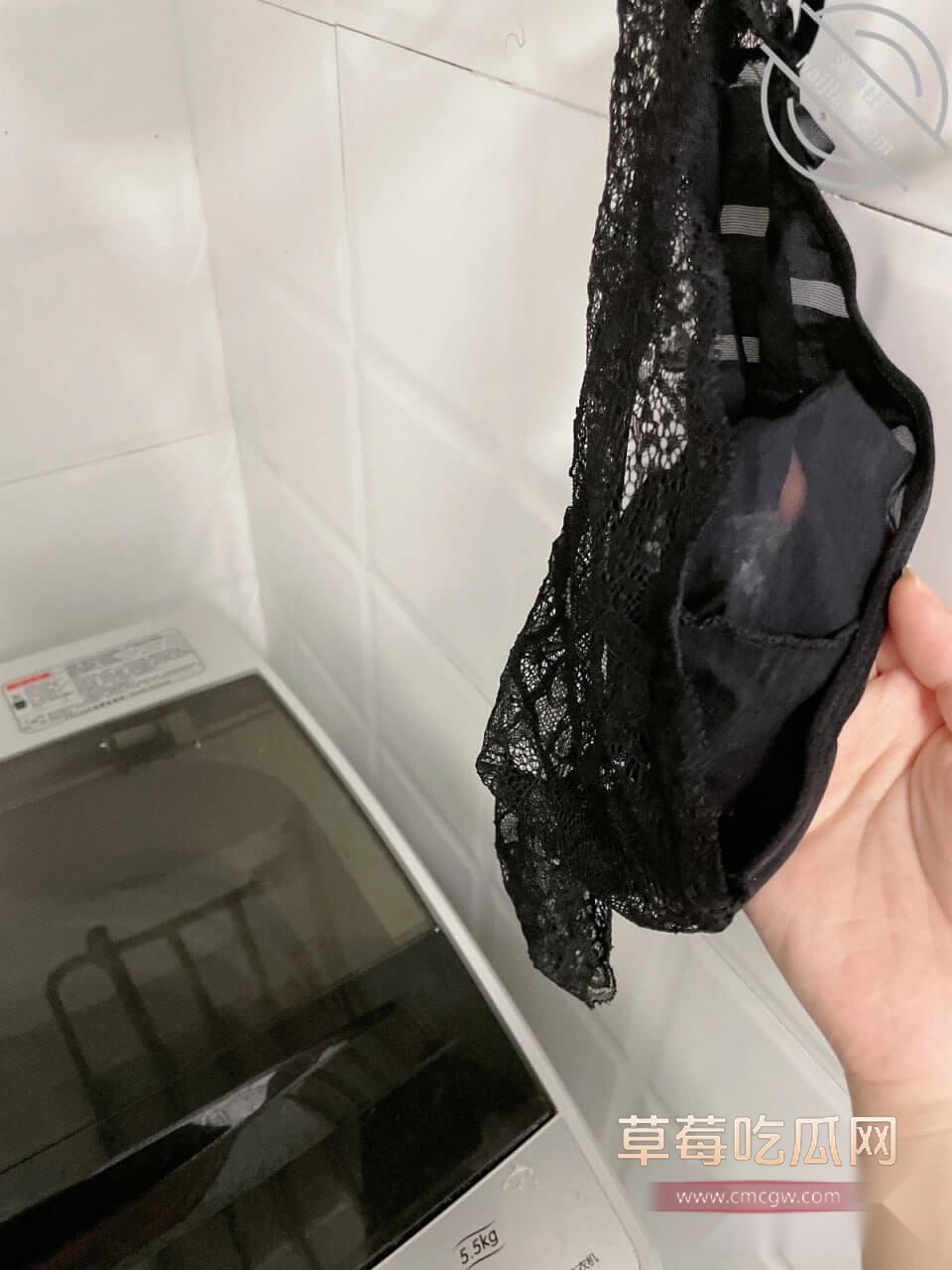 教师母亲在儿子的书桌上自慰3.jpg 教师母亲在儿子的书桌上自慰3.jpg