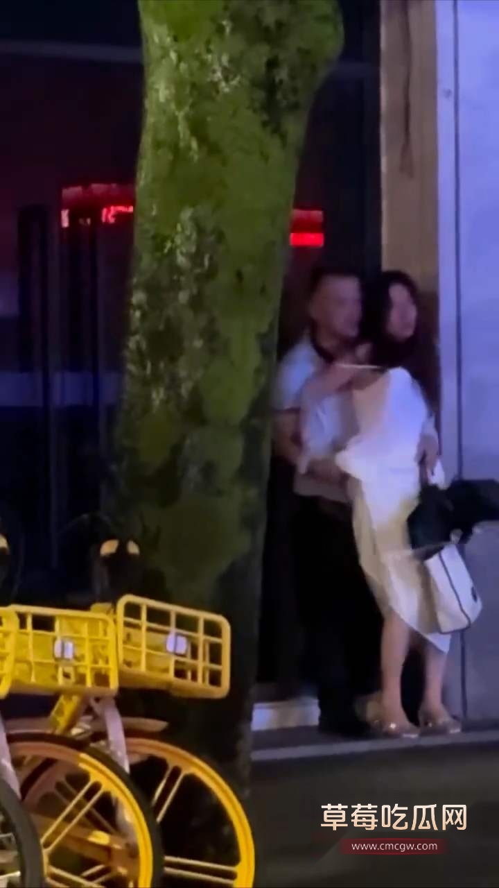 马上路对妹妹上下其手 2 马上路对妹妹上下其手 2