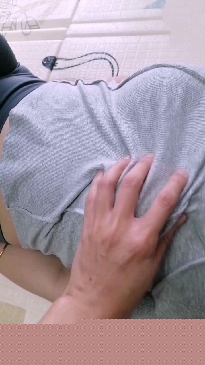 大嫂在做瑜伽被小叔子操1