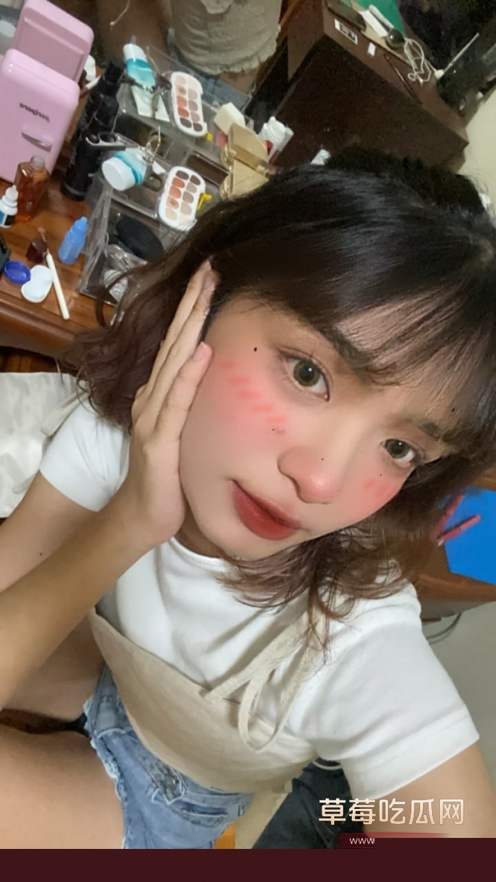 台湾外表乖巧的良家牙套妹子陈雅婷 2 台湾外表乖巧的良家牙套妹子陈雅婷 2