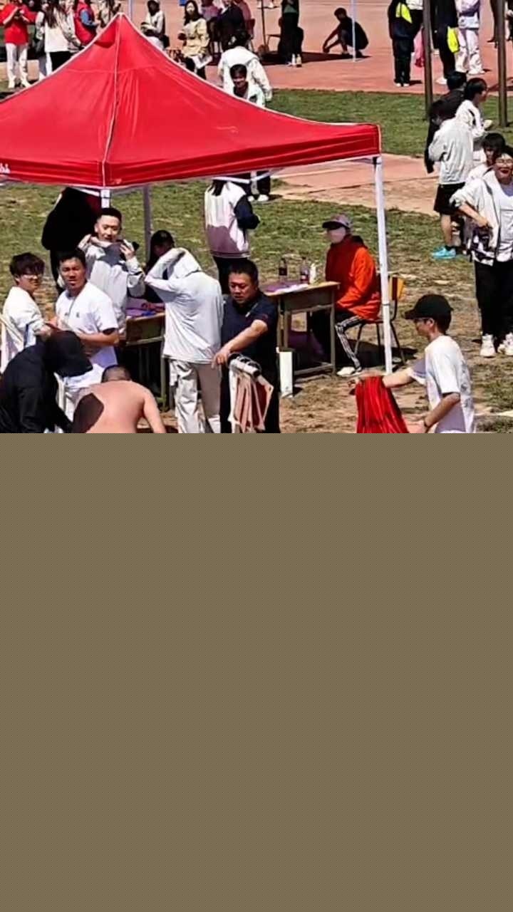 男子校园祼奔 5 男子校园祼奔 5