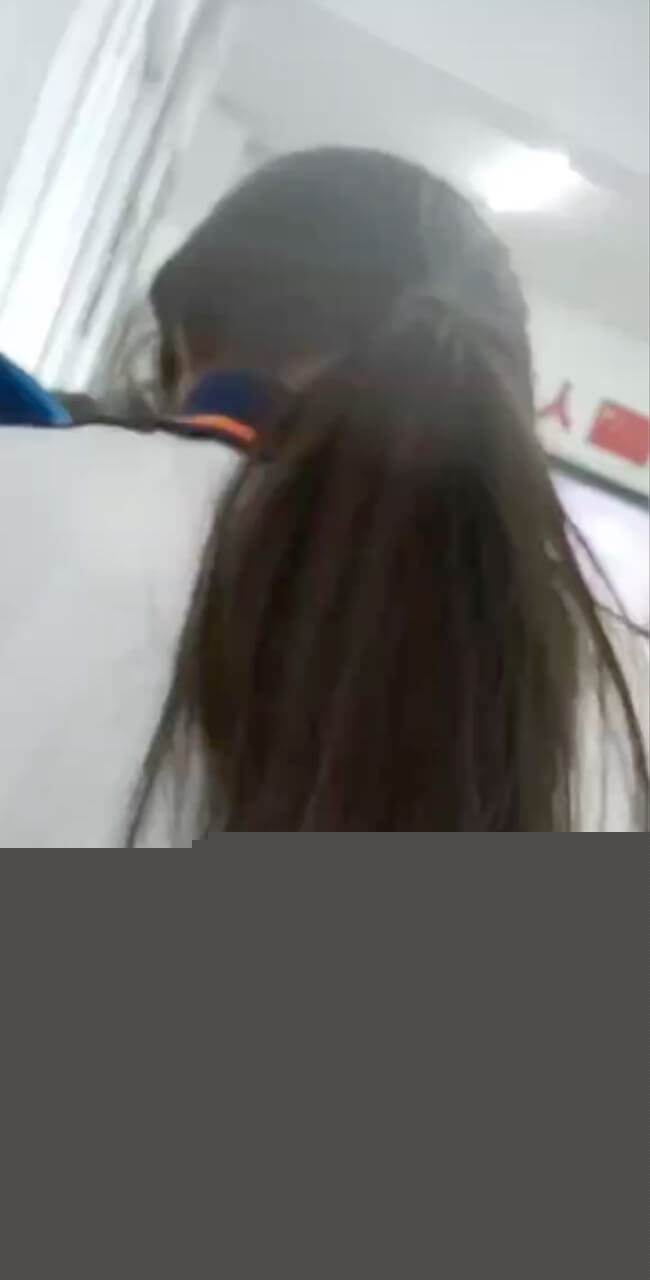 高考前高三学生教室里不雅行为2.jpg