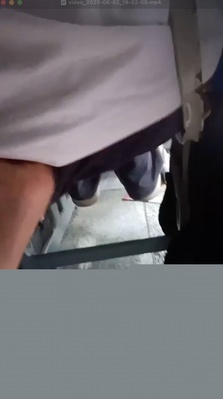 高考前高三学生教室里不雅行为3.jpg