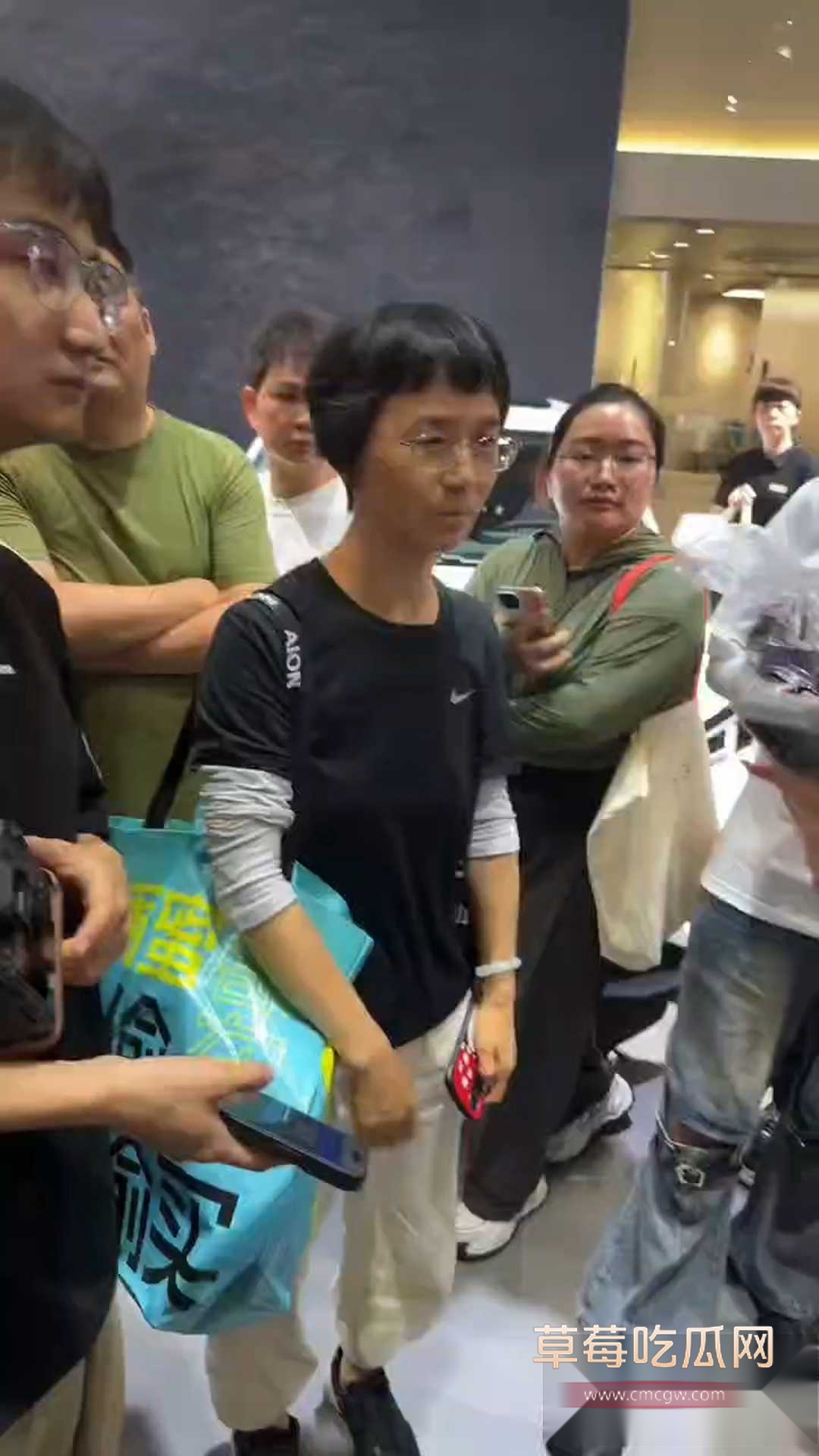 肘击大师袭胸给抓现场 4 肘击大师袭胸给抓现场 4
