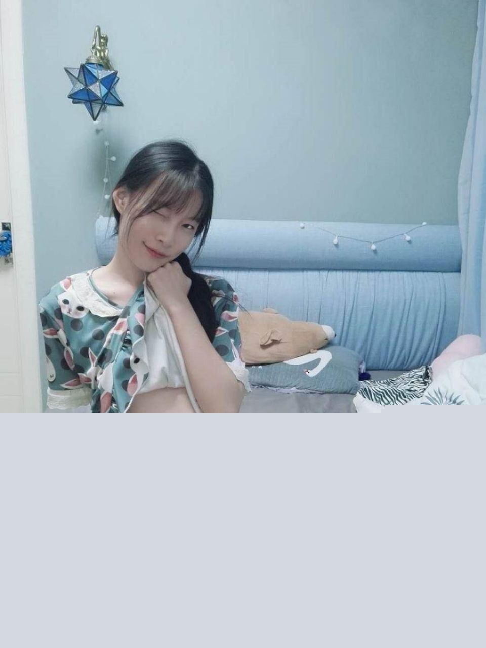 河南学生妹在家无聊玩直播1 河南学生妹在家无聊玩直播1