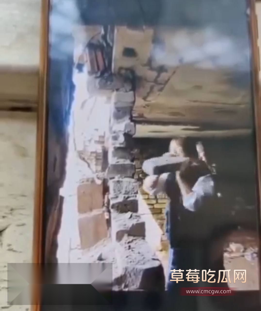 俄罗斯小女孩砸墙被活埋4 俄罗斯小女孩砸墙被活埋4