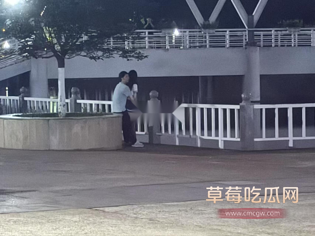 湖经JK女户外2.jpg 湖经JK女户外2.jpg