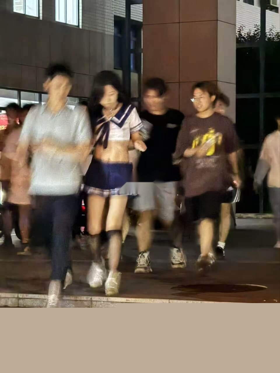 湖经JK女户外3.jpg 湖经JK女户外3.jpg