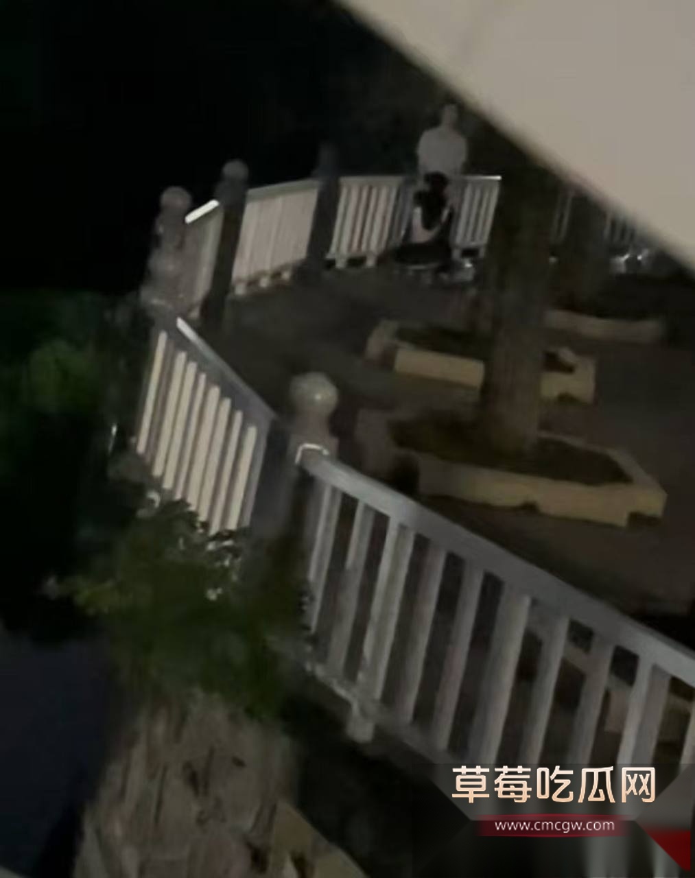 湖北经济学院JK嫩妹户外玩露出 3 湖北经济学院JK嫩妹户外玩露出 3