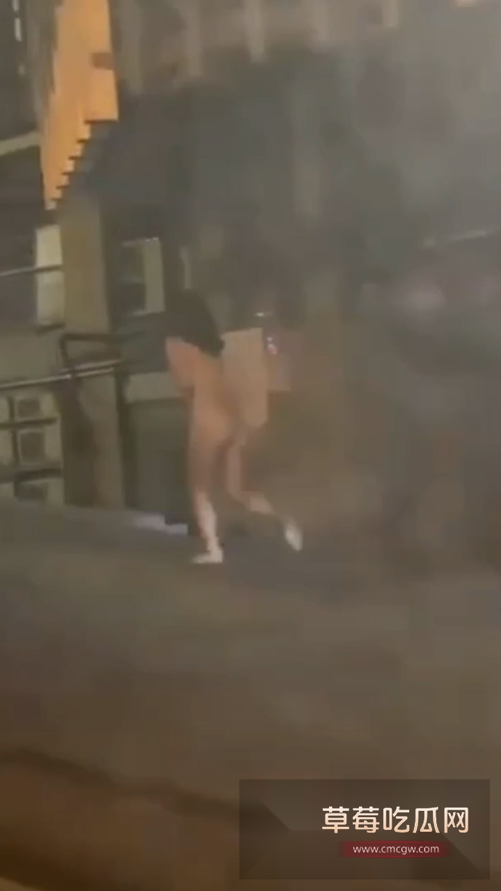 郑州二七广场裸奔 2 郑州二七广场裸奔 2