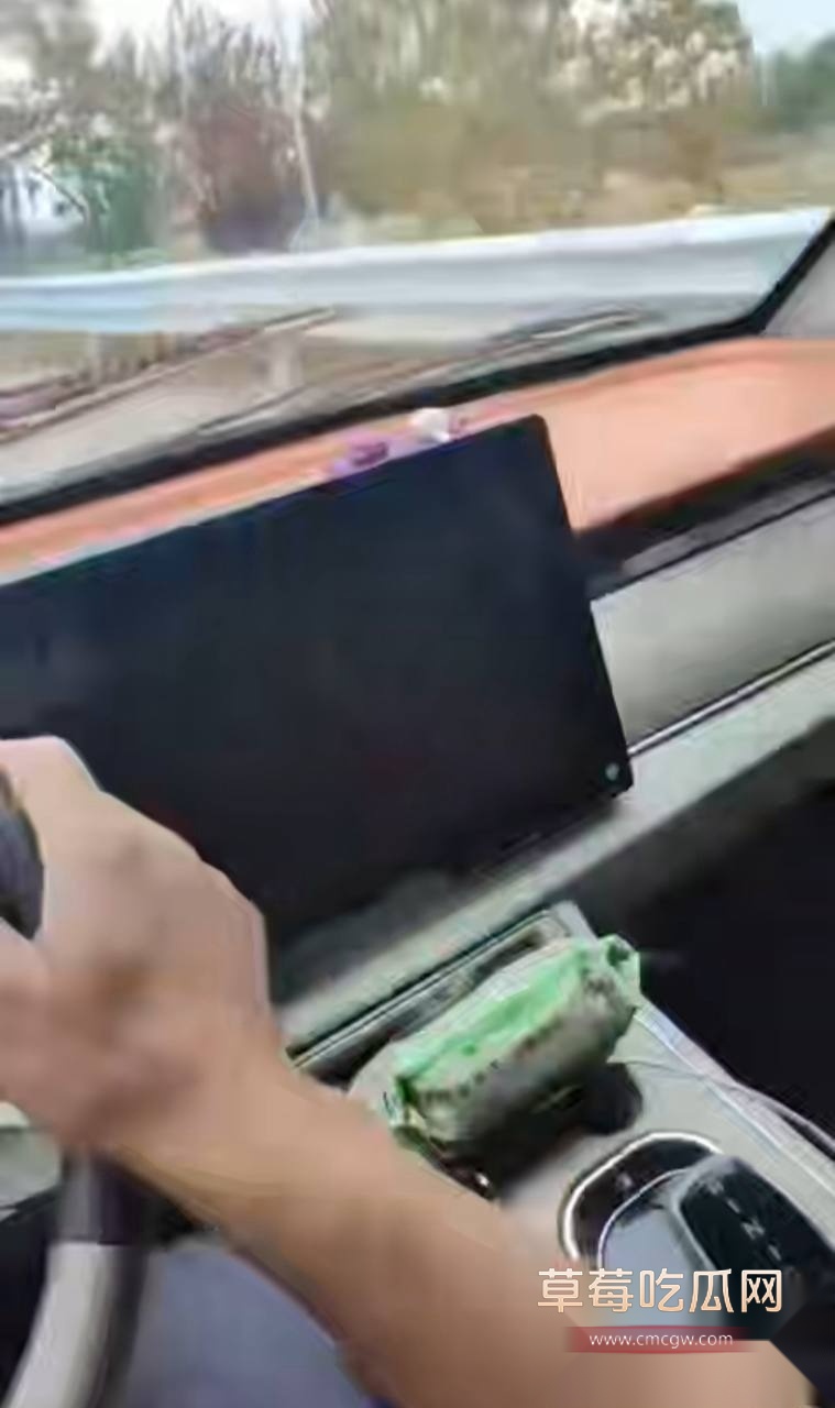 窗户打不开 热死了 5