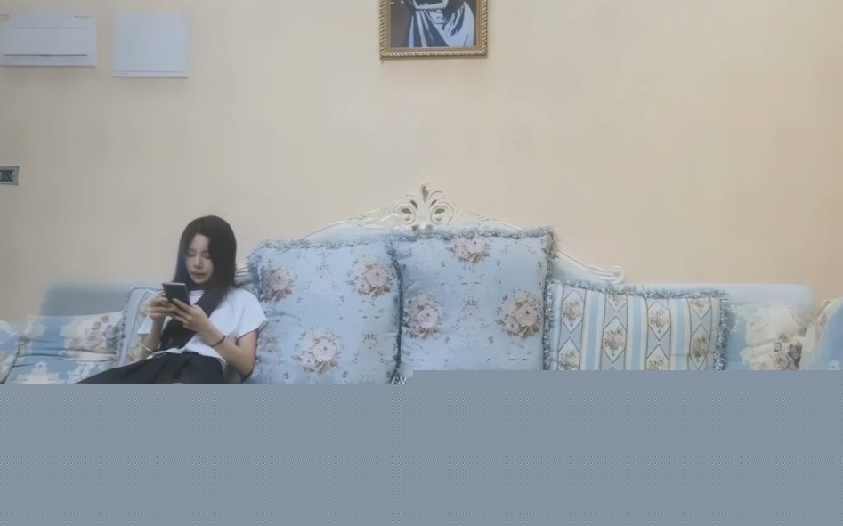高颜值甜妹摆出要吃人的架势1 高颜值甜妹摆出要吃人的架势1