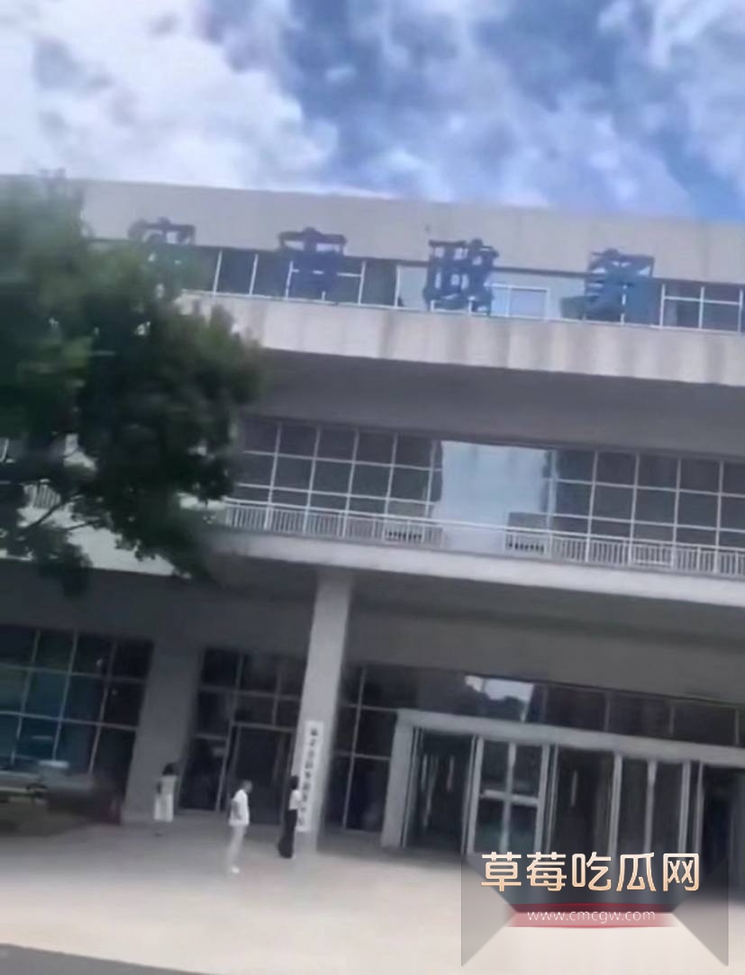 市政中心门前自焚 5 市政中心门前自焚 5