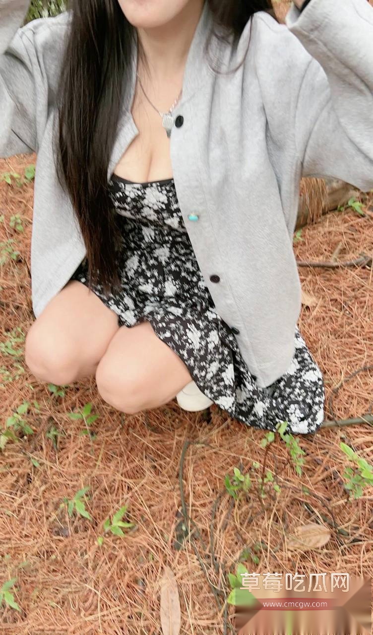 带着巨乳嫂子户外车震露出 2 带着巨乳嫂子户外车震露出 2