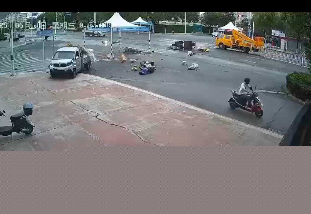 车祸3.jpg 车祸3.jpg