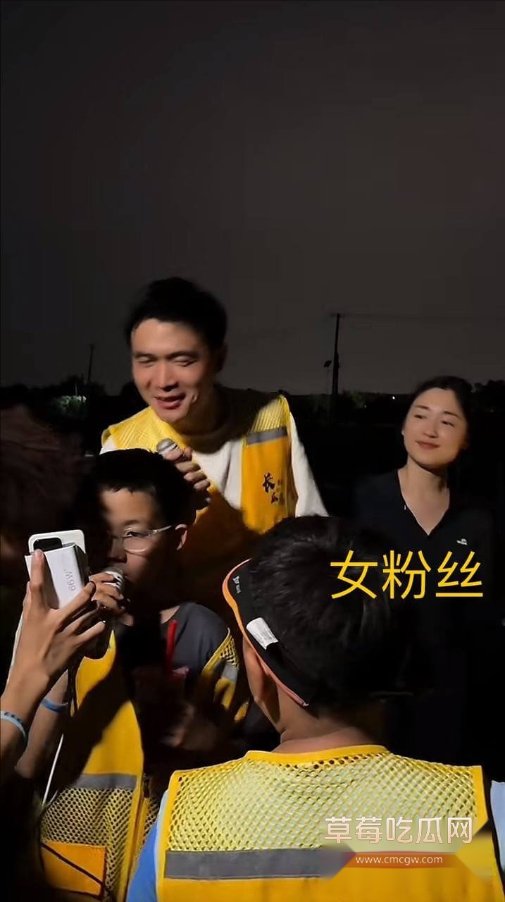 长不大的瓜葛出轨女粉丝家暴奇迹==妻子12.jpg 长不大的瓜葛出轨女粉丝家暴奇迹==妻子12.jpg