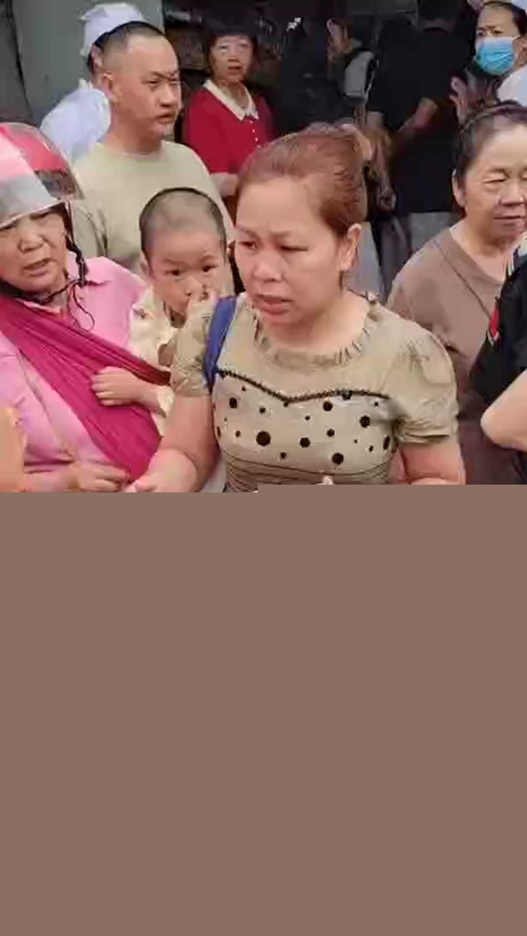 家长举报自贡富顺一小学食堂吃的是劣质肉 3