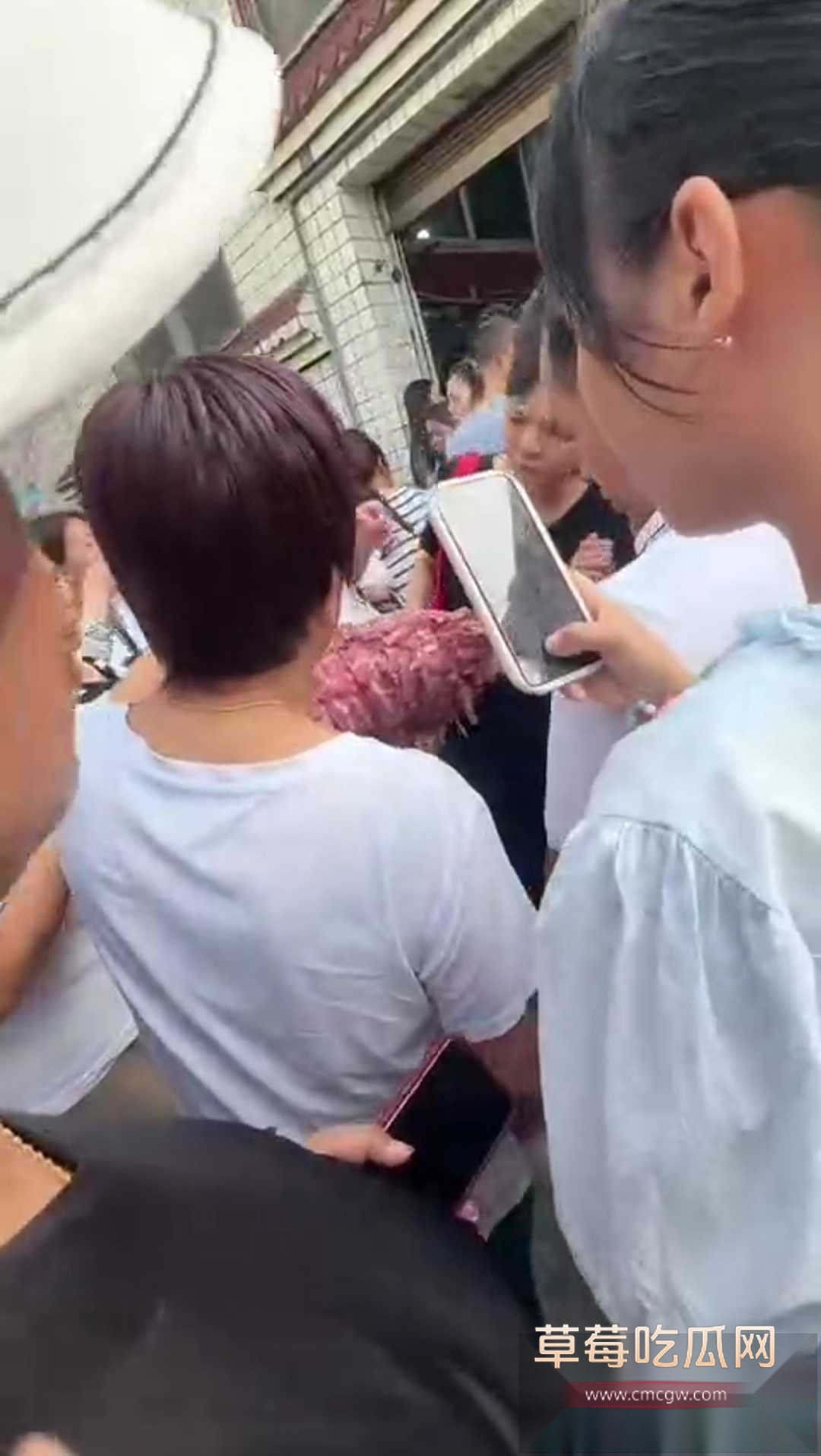 家长举报自贡富顺一小学食堂吃的是劣质肉 4
