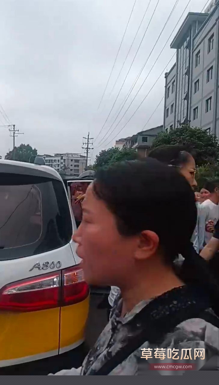 家长举报自贡富顺一小学食堂吃的是劣质肉 6