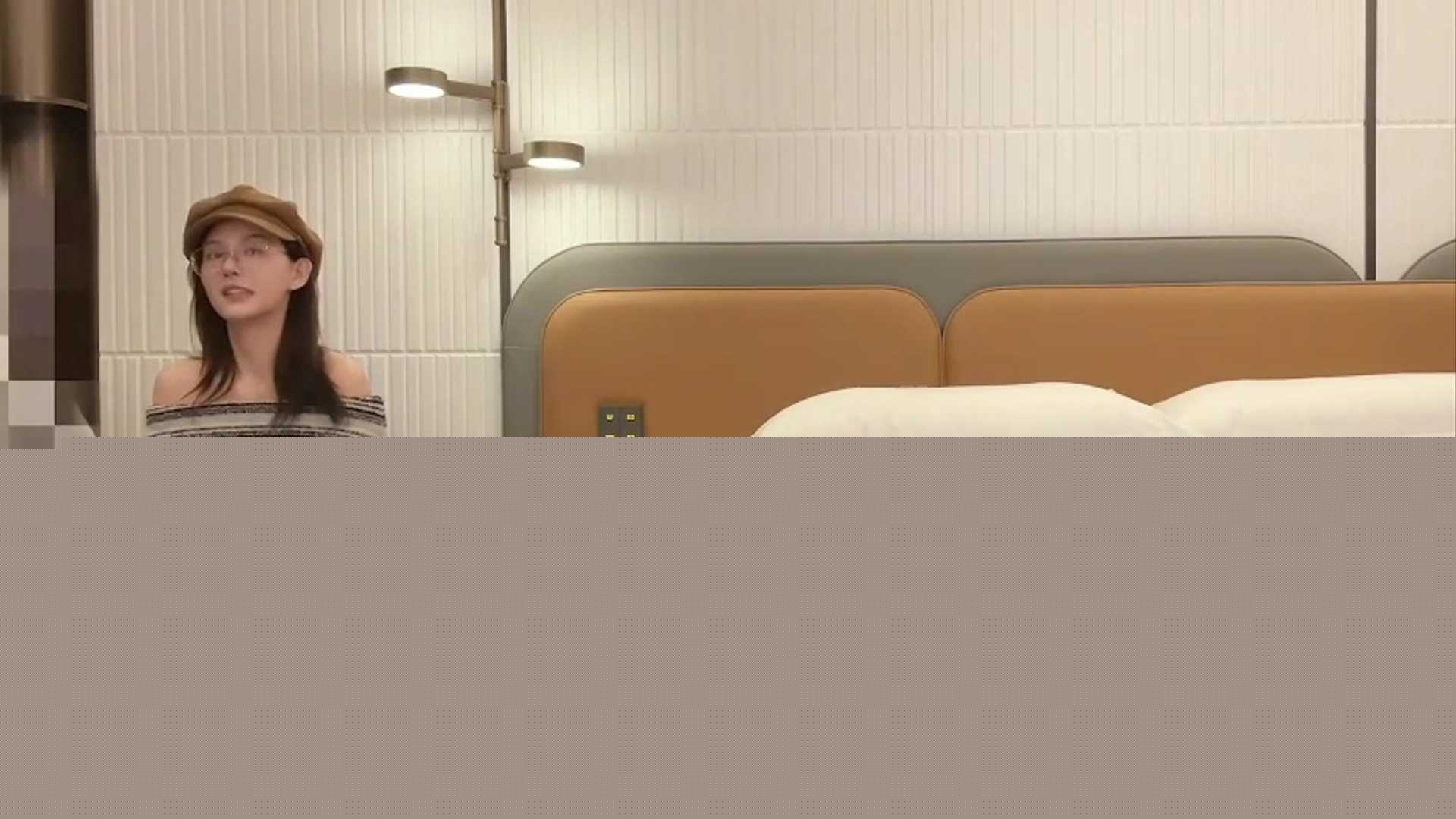 高颜眼睛纹身妹 1