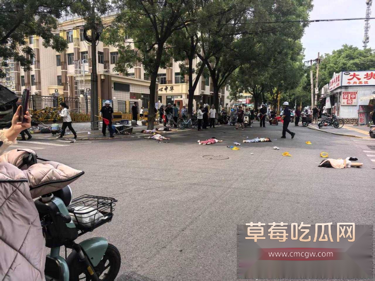 北京密云育才路与东门大街交叉口附近发生一起交通事故 10 北京密云育才路与东门大街交叉口附近发生一起交通事故 10