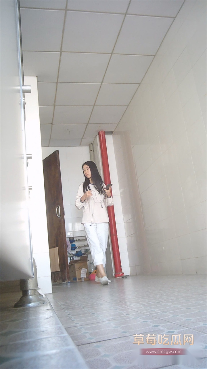 深圳电子厂妹子自慰被偷拍1.jpg 深圳电子厂妹子自慰被偷拍1.jpg
