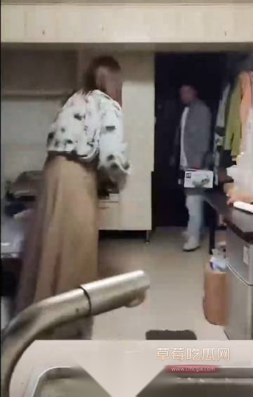 伪娘阿红2.jpg 伪娘阿红2.jpg