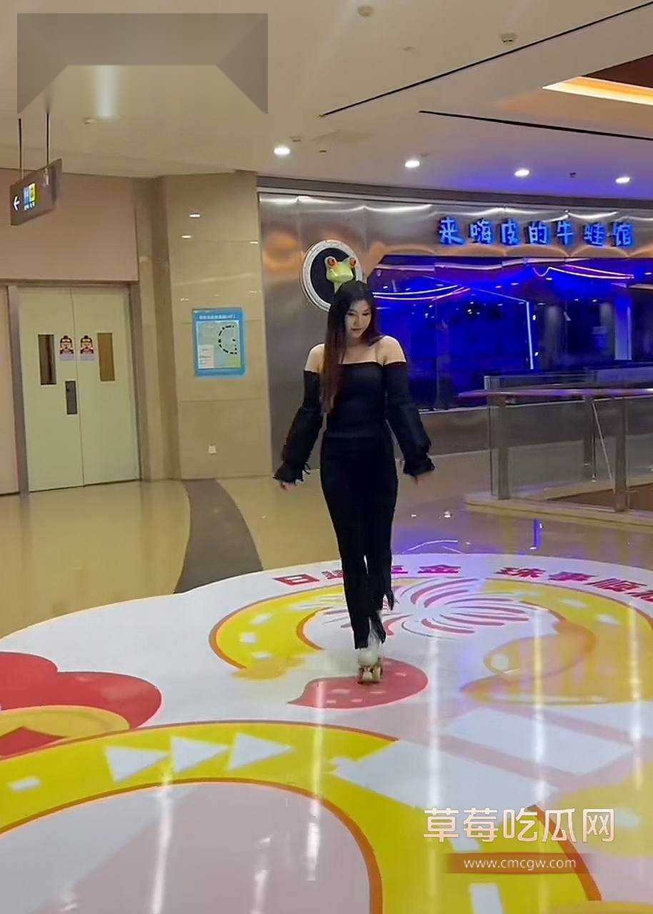 轮滑冰姑娘13.jpg 轮滑冰姑娘13.jpg