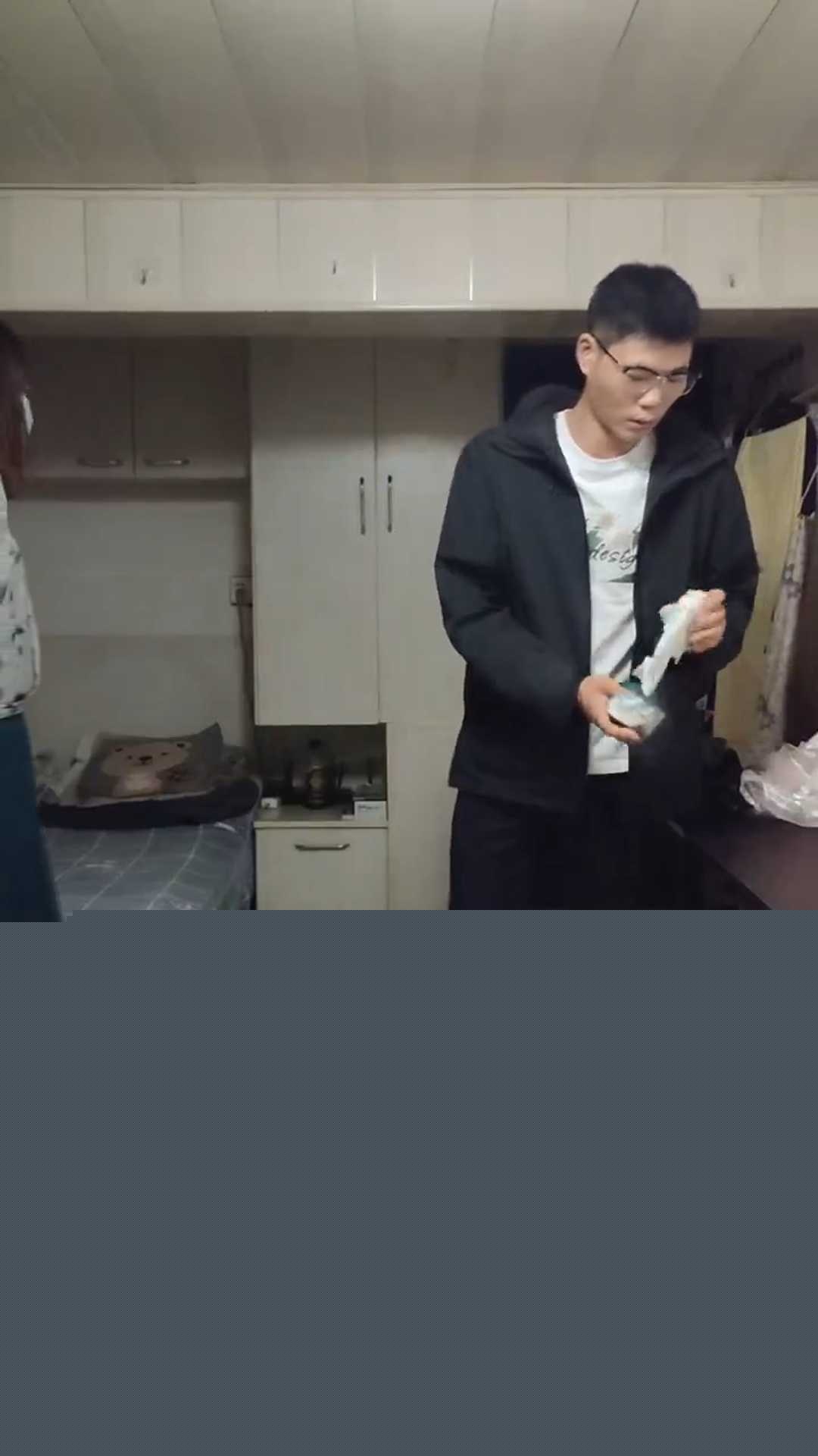 南京红姐事件千部曲挑选之腼腆东张西望眼镜哥 6 南京红姐事件千部曲挑选之腼腆东张西望眼镜哥 6