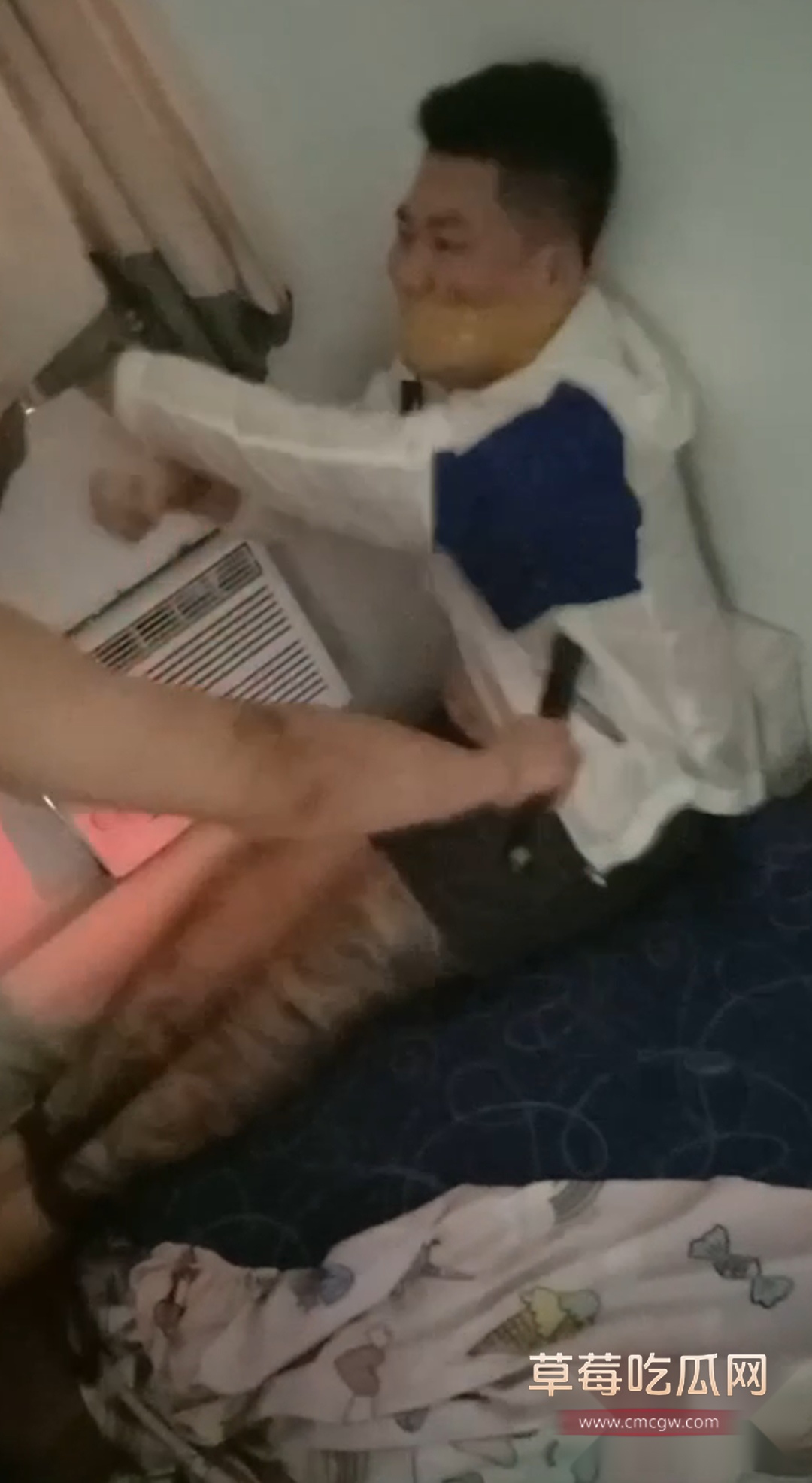 张小龙虐待小弟 2 张小龙虐待小弟 2