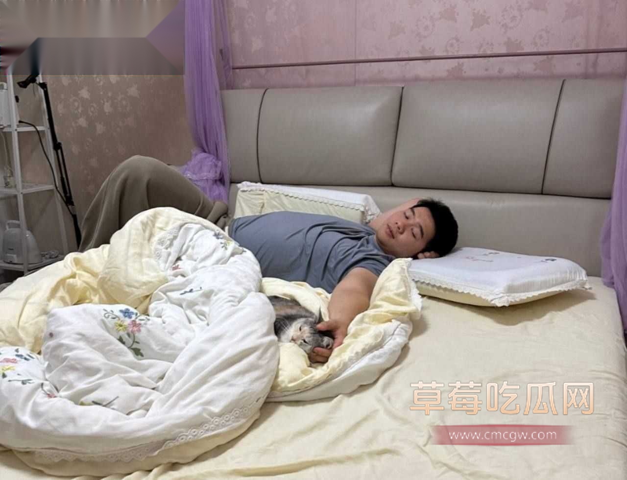 杨帆与我未婚妻魏嘉欣(袋鼠)5.jpg 杨帆与我未婚妻魏嘉欣(袋鼠)5.jpg