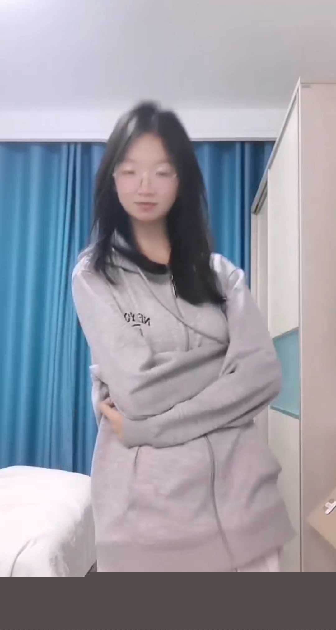 江苏盐城06年眼镜母狗陈欣雯 2