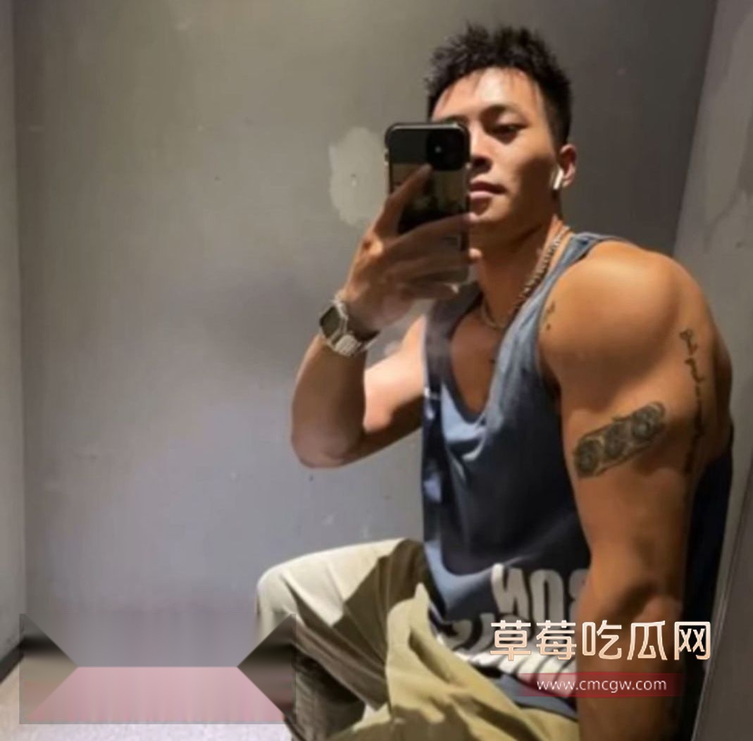 健身猛男调教极品身材骚母狗4 健身猛男调教极品身材骚母狗4