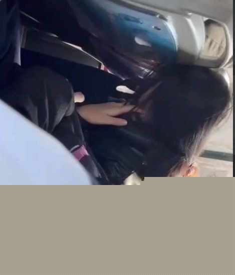 小情侣在公交车上玩口爆被偷拍5 小情侣在公交车上玩口爆被偷拍5