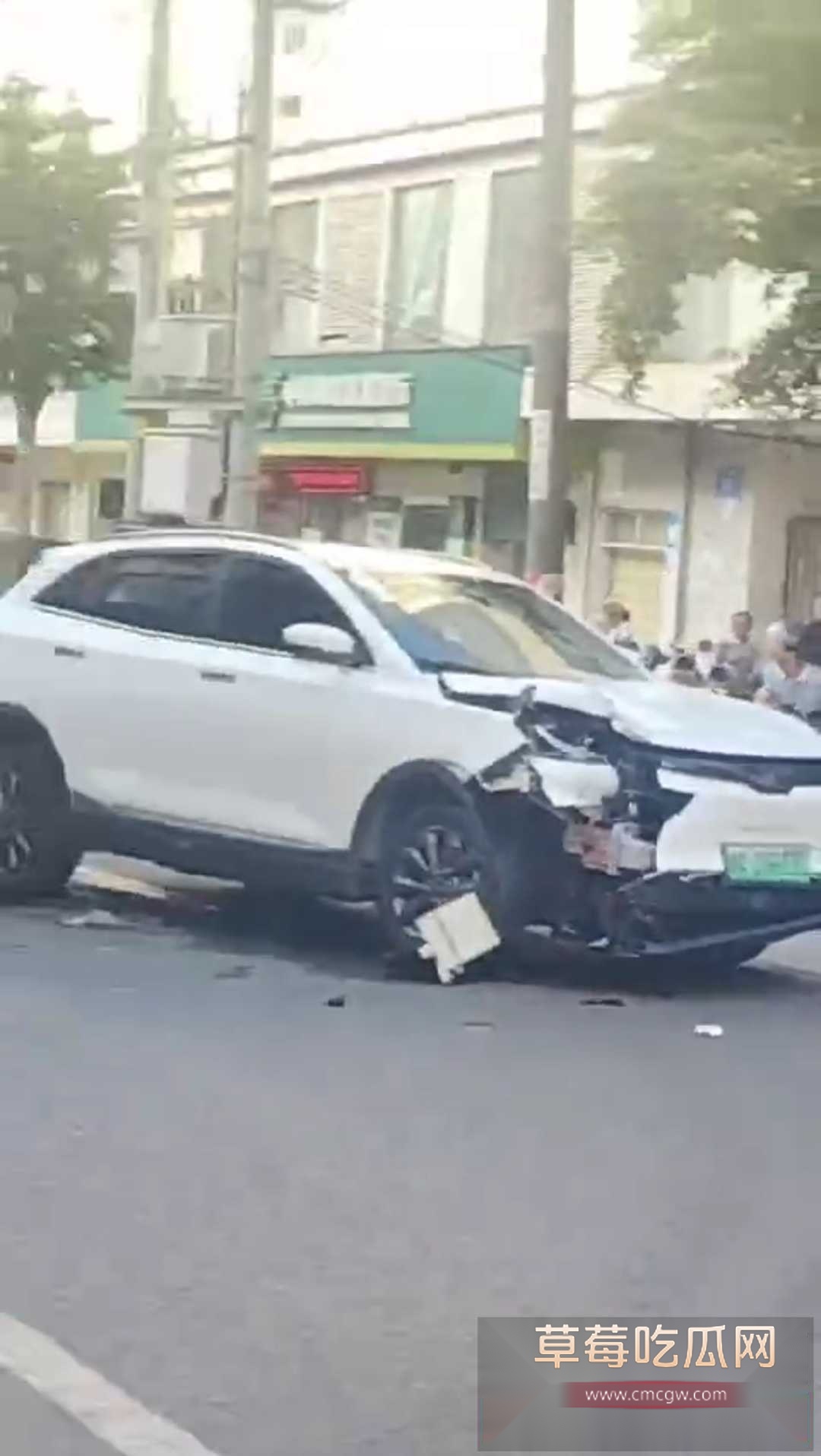 7月30日早上海南澄迈金江发生交通事故 3 7月30日早上海南澄迈金江发生交通事故 3