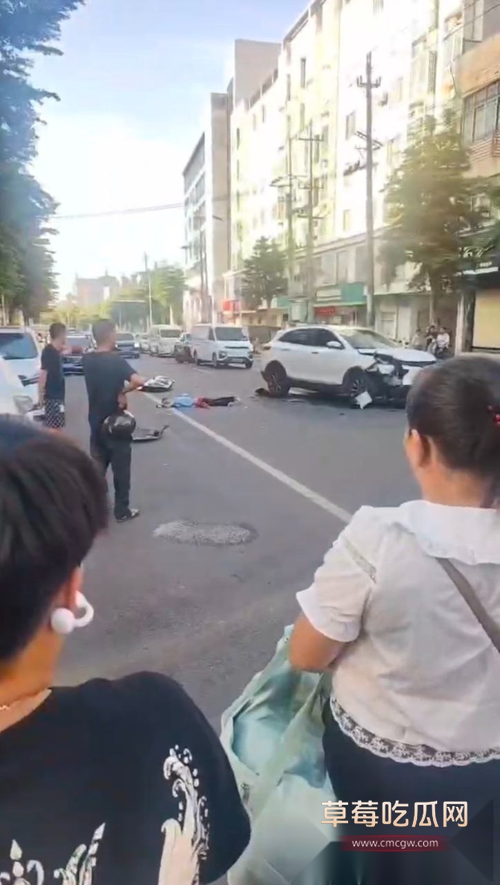 7月30日早上海南澄迈金江发生交通事故 8 7月30日早上海南澄迈金江发生交通事故 8