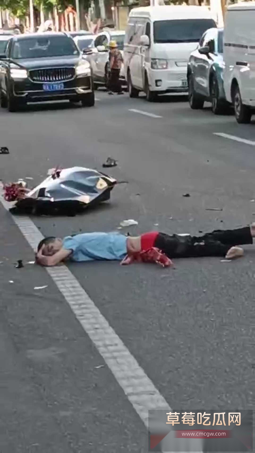 7月30日早上海南澄迈金江发生交通事故 4 7月30日早上海南澄迈金江发生交通事故 4