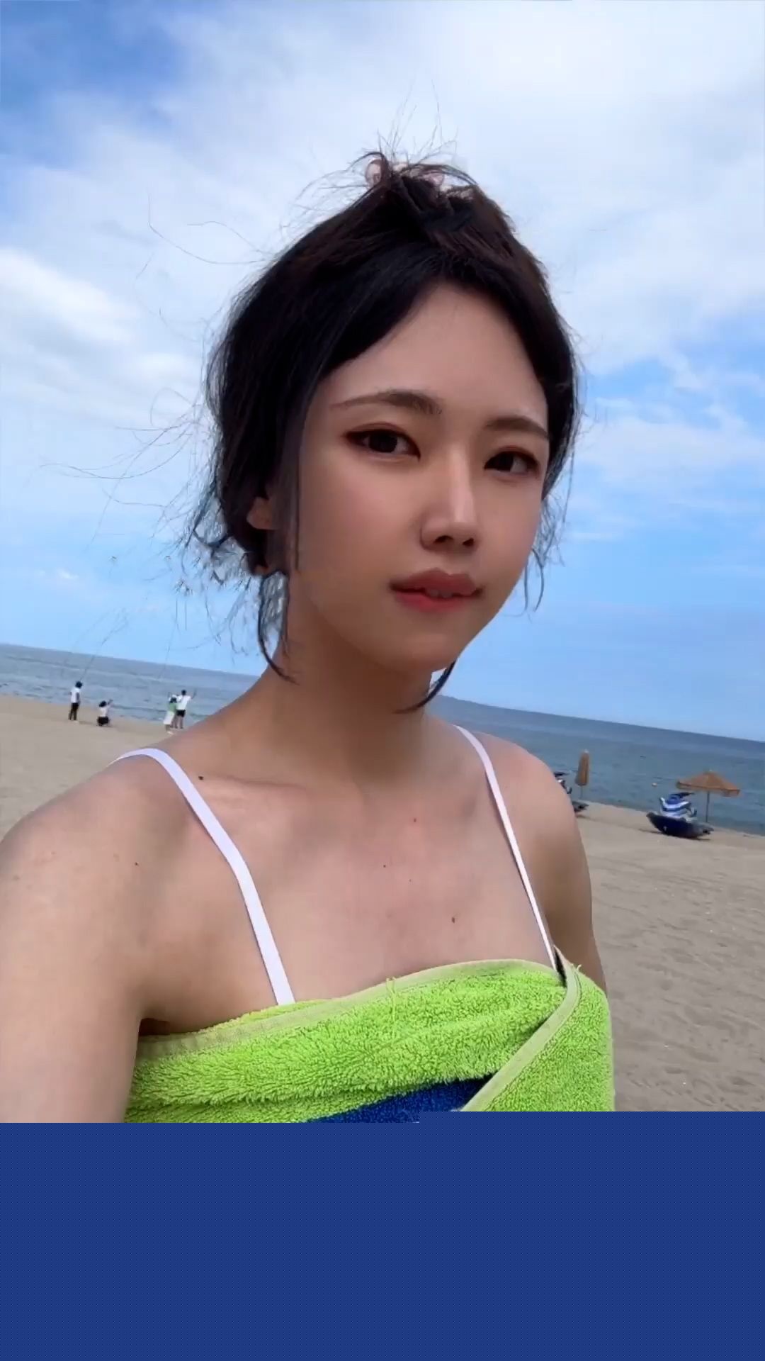 泡菜国身材超好的Ts伪娘在沙滩上玩各种露出1 泡菜国身材超好的Ts伪娘在沙滩上玩各种露出1
