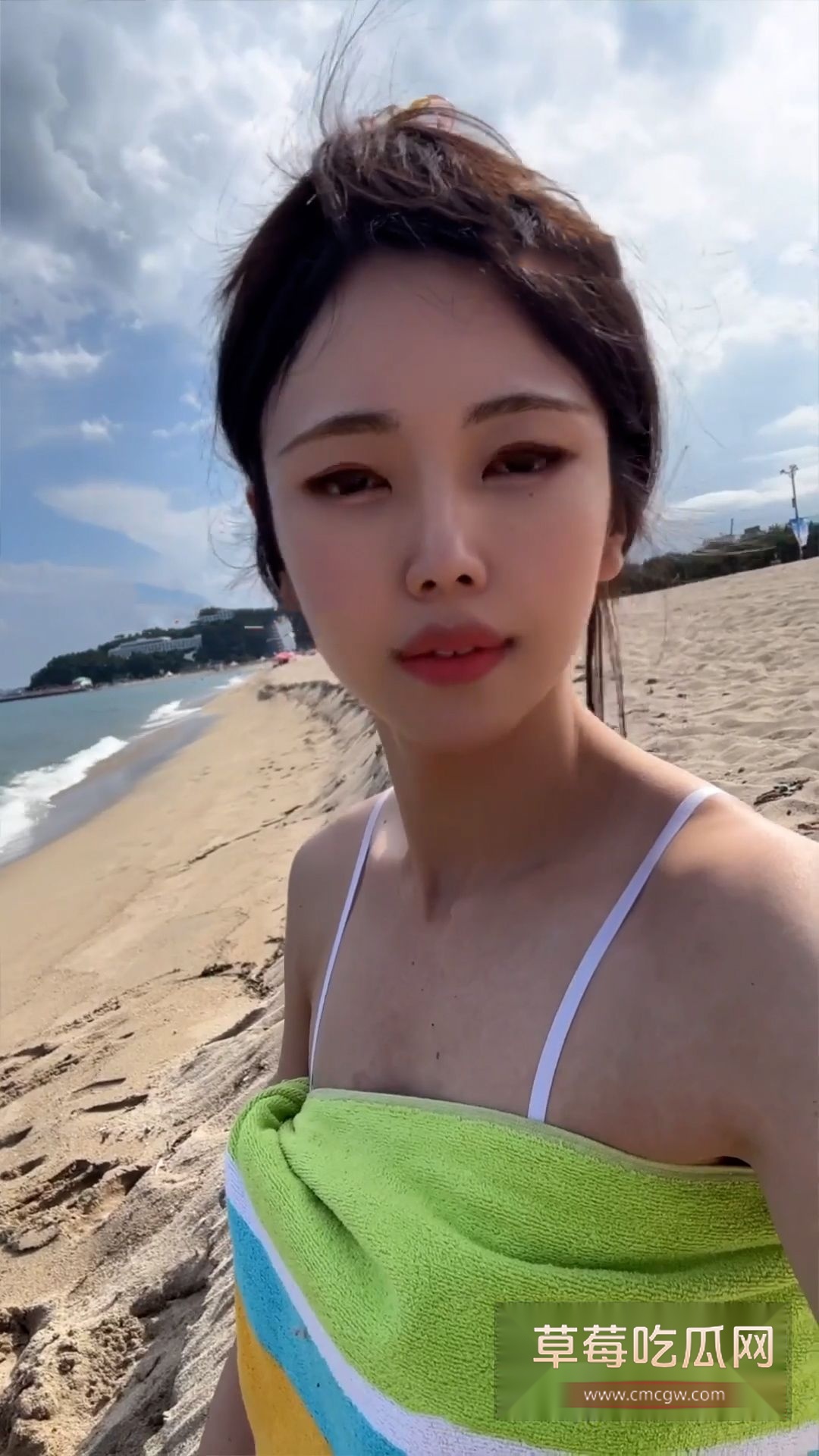 泡菜国身材超好的Ts伪娘在沙滩上玩各种露出2 泡菜国身材超好的Ts伪娘在沙滩上玩各种露出2