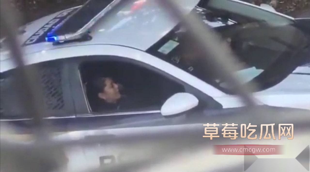 墨西哥警察 上班扣弄同事骚逼 3 墨西哥警察 上班扣弄同事骚逼 3